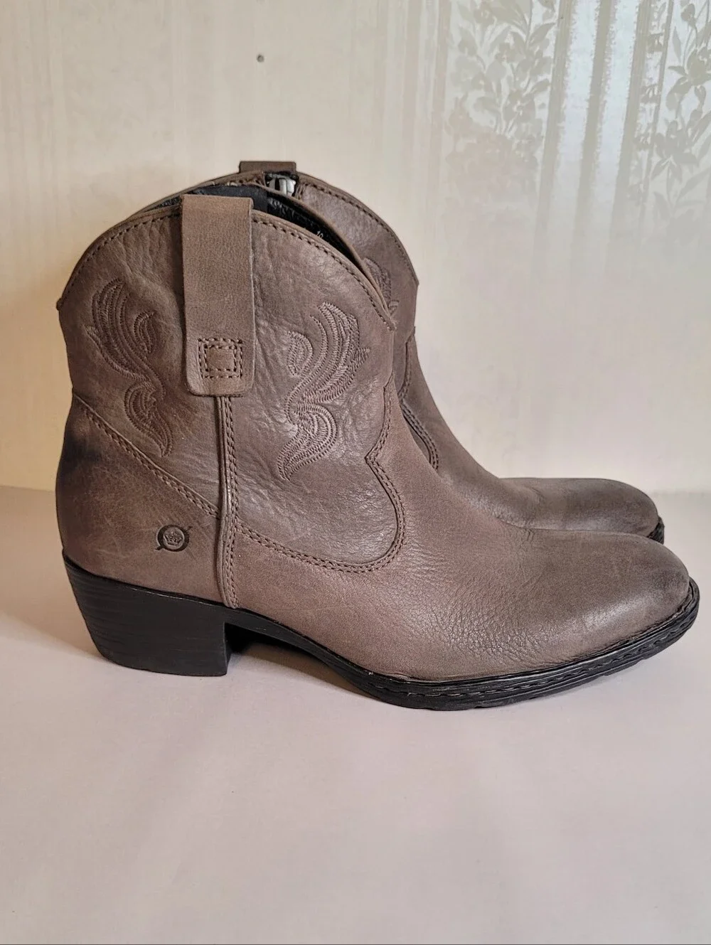 Born Riven Western Ankle Boots 10
